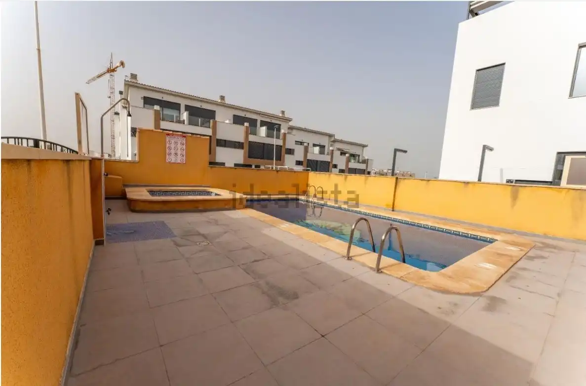 Piscina de Casa o xalet en venda en Guardamar del Segura amb Aire condicionat, Terrassa i Moblat