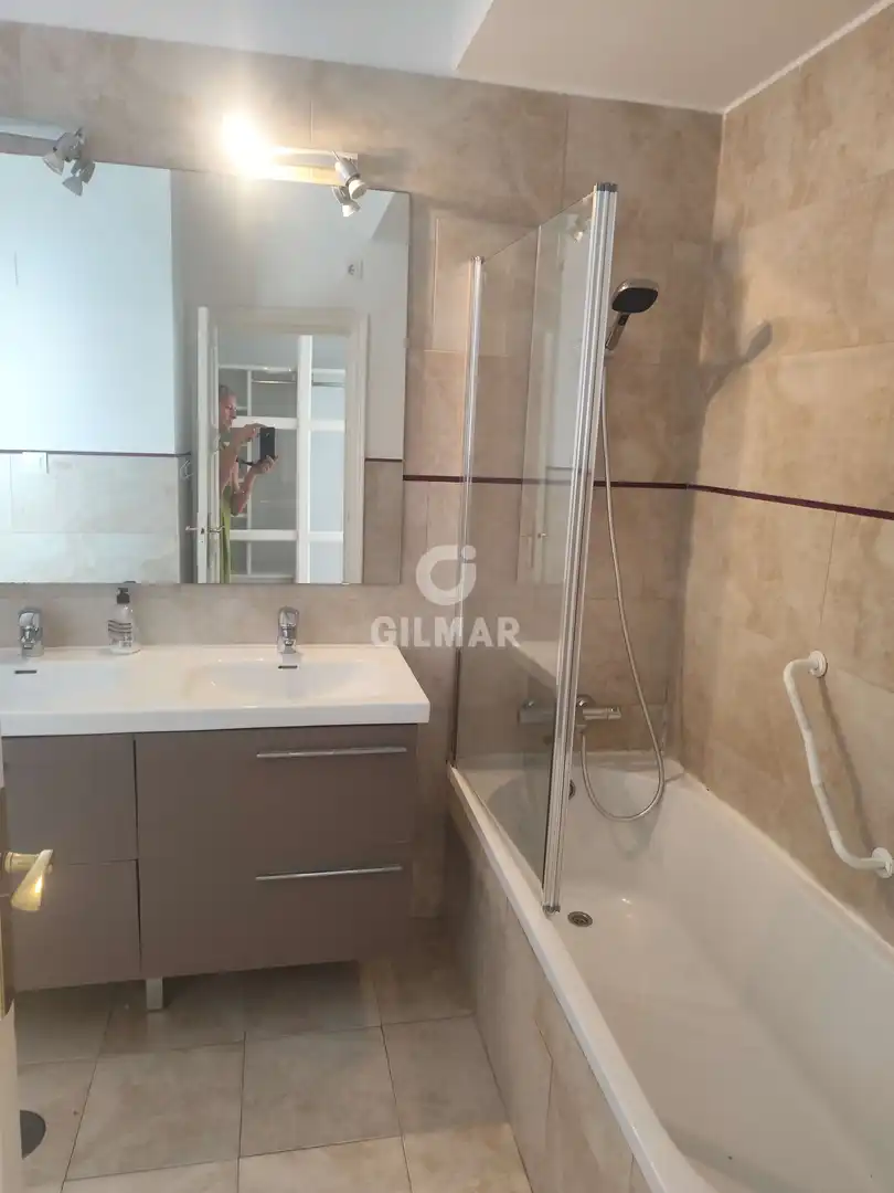 Bany de Àtic de lloguer en Sevilla amb Calefacció i Balcó