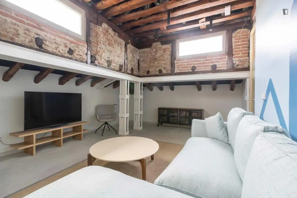 Living room of Houses for share in Madrid  with Heating, Furnished and Oven