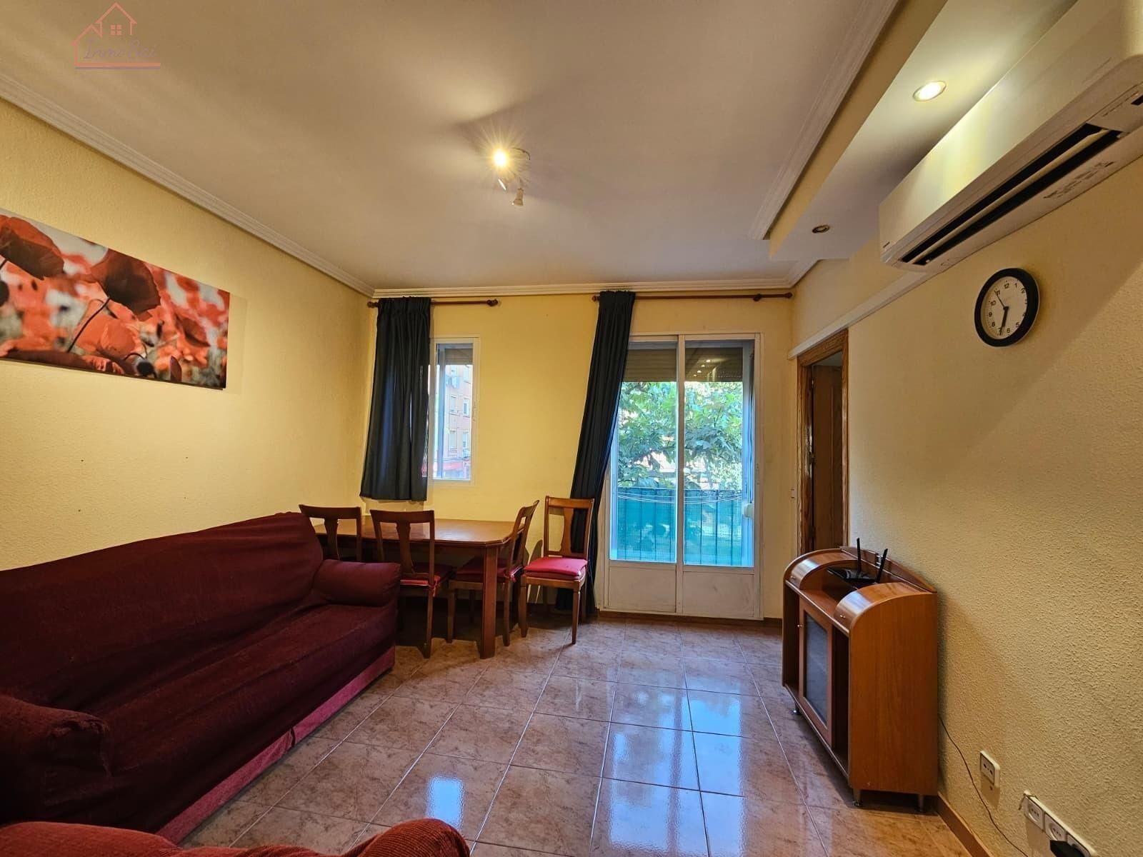 Living room of Flat to rent in  Madrid Capital  with Air Conditioner, Heating and Balcony