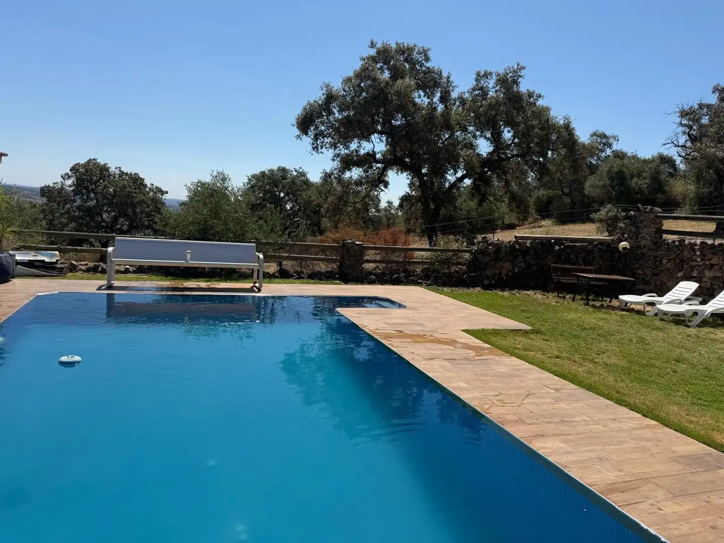 Piscina de Casa o xalet en venda en El Castillo de las Guardas amb Jardí privat i Piscina comunitària