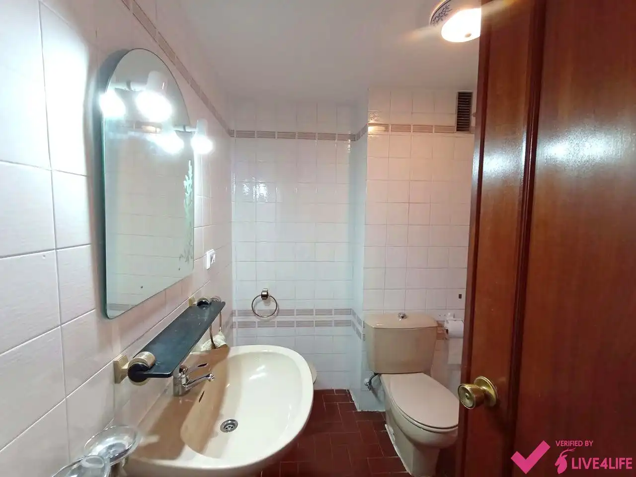 Baño de Piso de alquiler en Valencia con Aire acondicionado, Terraza y Amueblado