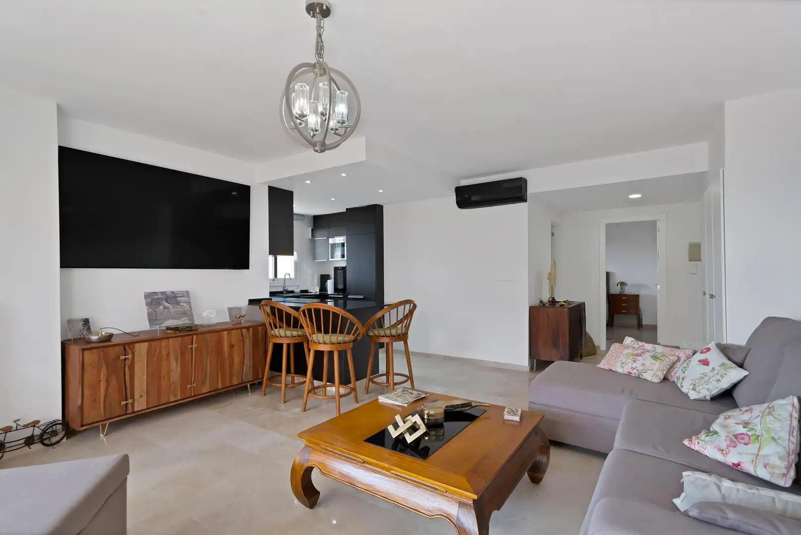 Living room of Apartments for sale in Marbella  with Air Conditioner, Private garden and Storage room