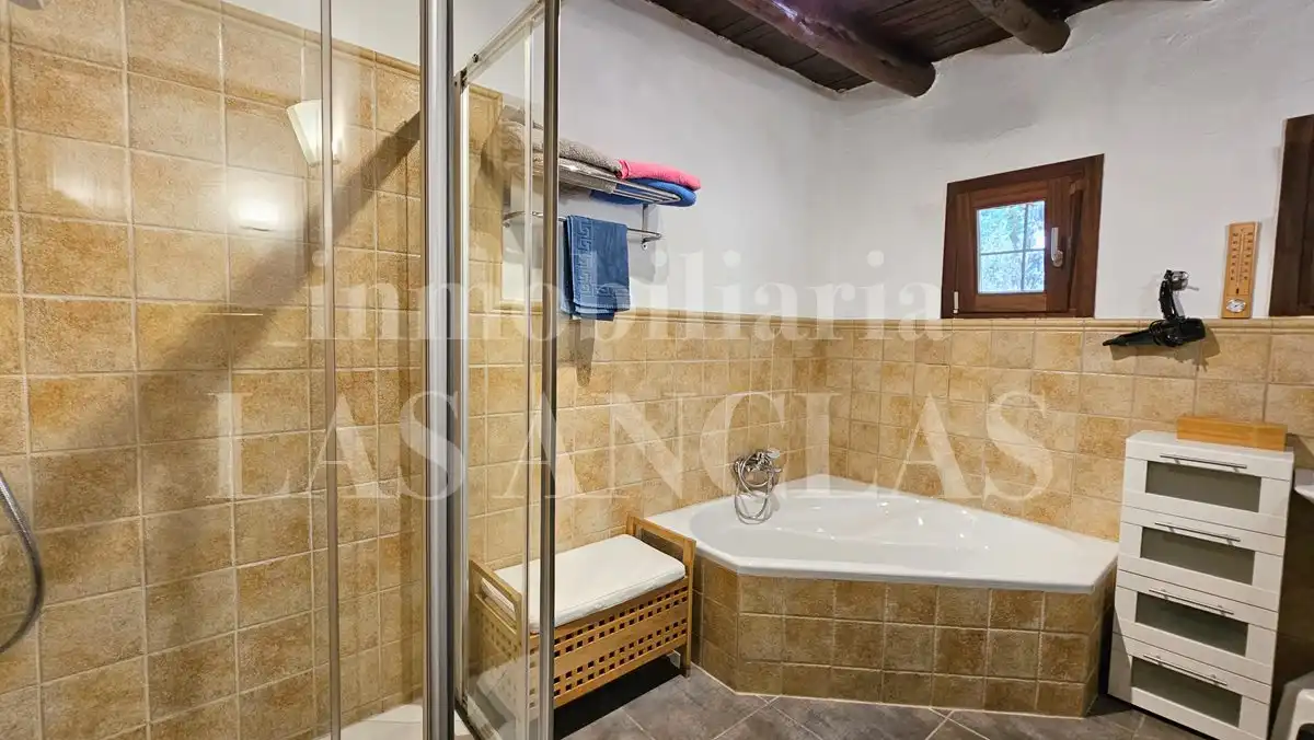 Bany de Finca rústica en venda en Sant Joan de Labritja amb Aire condicionat, Calefacció i Terrassa