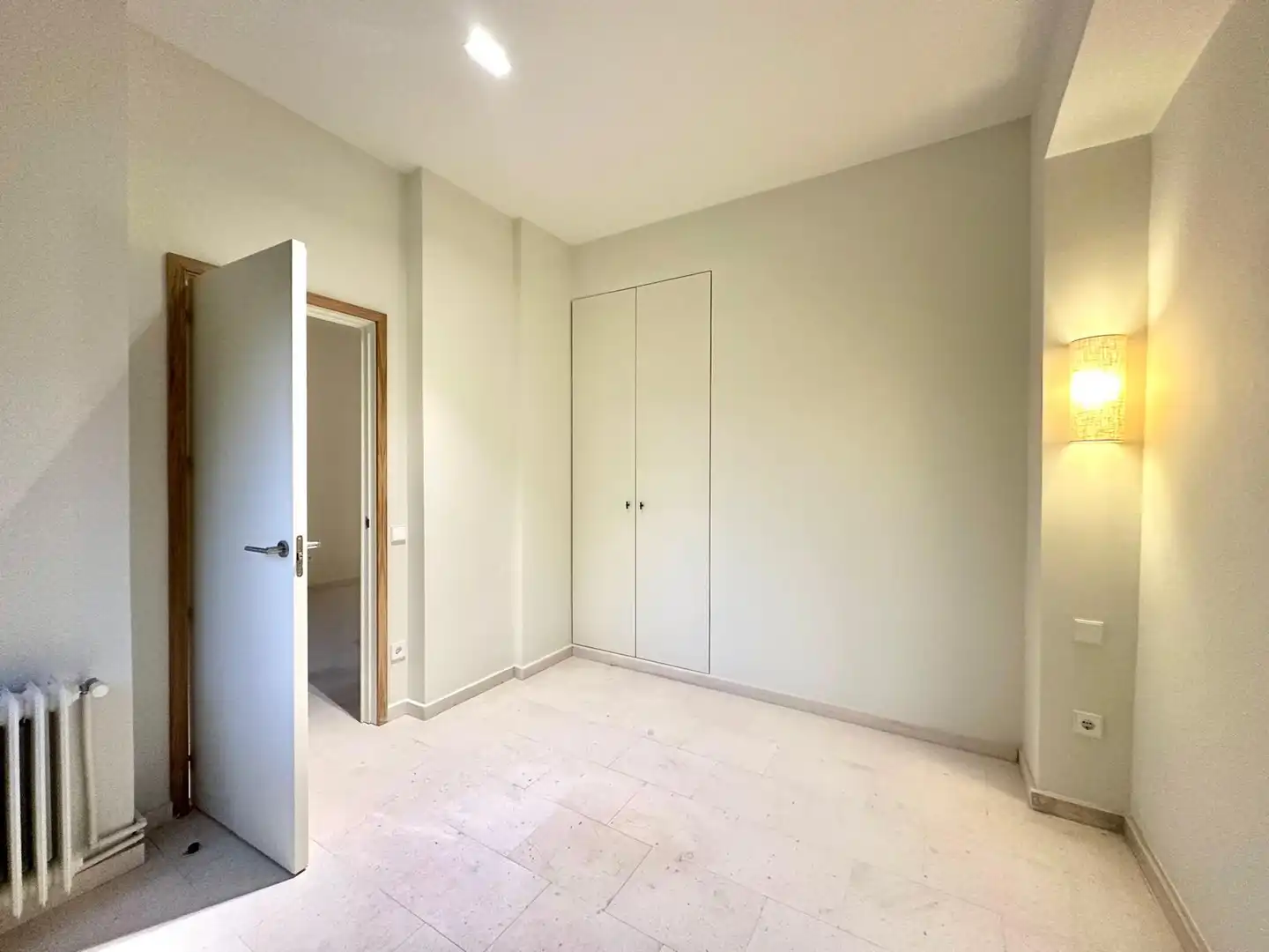 Schlafzimmer von Erdgeschoss zum Verkauf in Madrid mit Klimaanlage, Heizung und Ofen