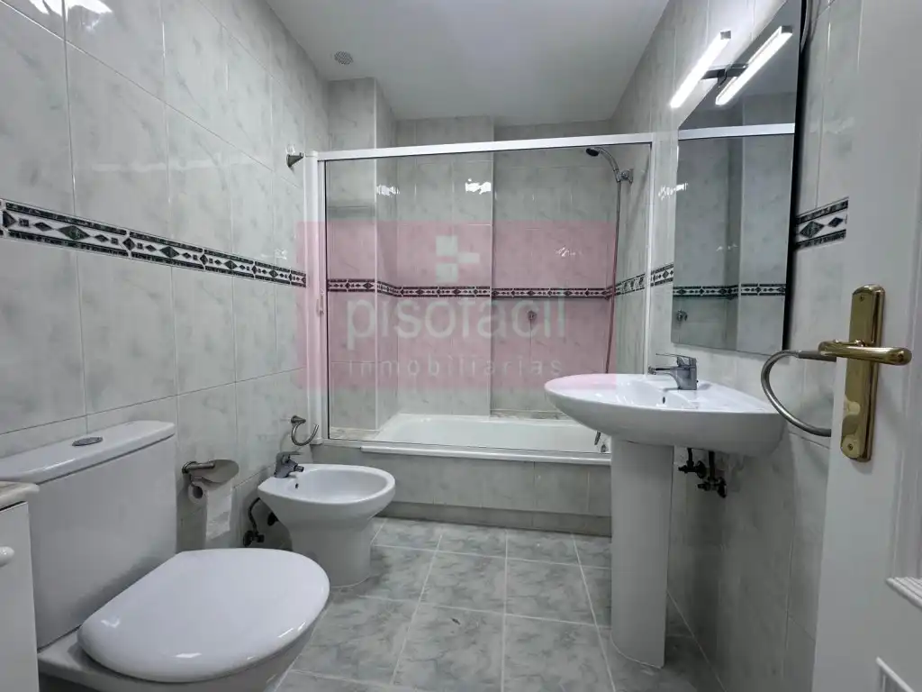 Baño de Apartamento en venta en Lugo