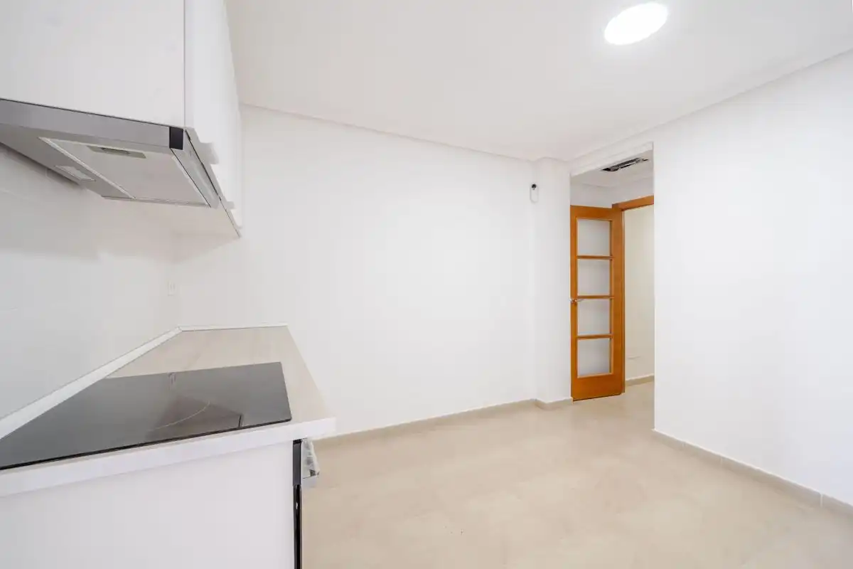 Flat with lift for sale in Calle Campoamor, imagen 6