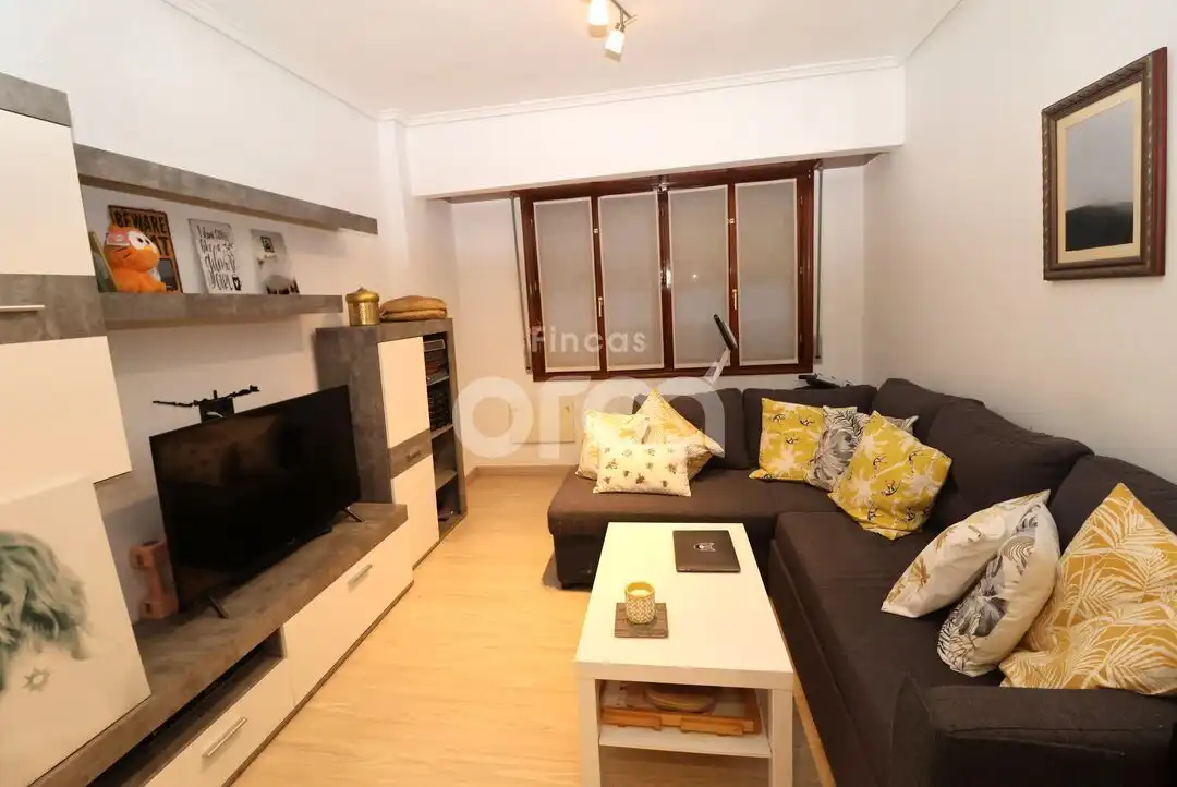 Living room of Flat for sale in Santurtzi   with Heating and Furnished
