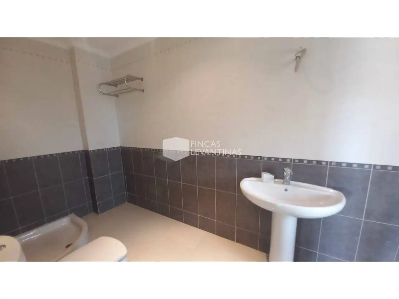 Bany de Casa o xalet en venda en San Vicente del Raspeig / Sant Vicent del Raspeig amb Aire condicionat, Jardí privat i Terrassa