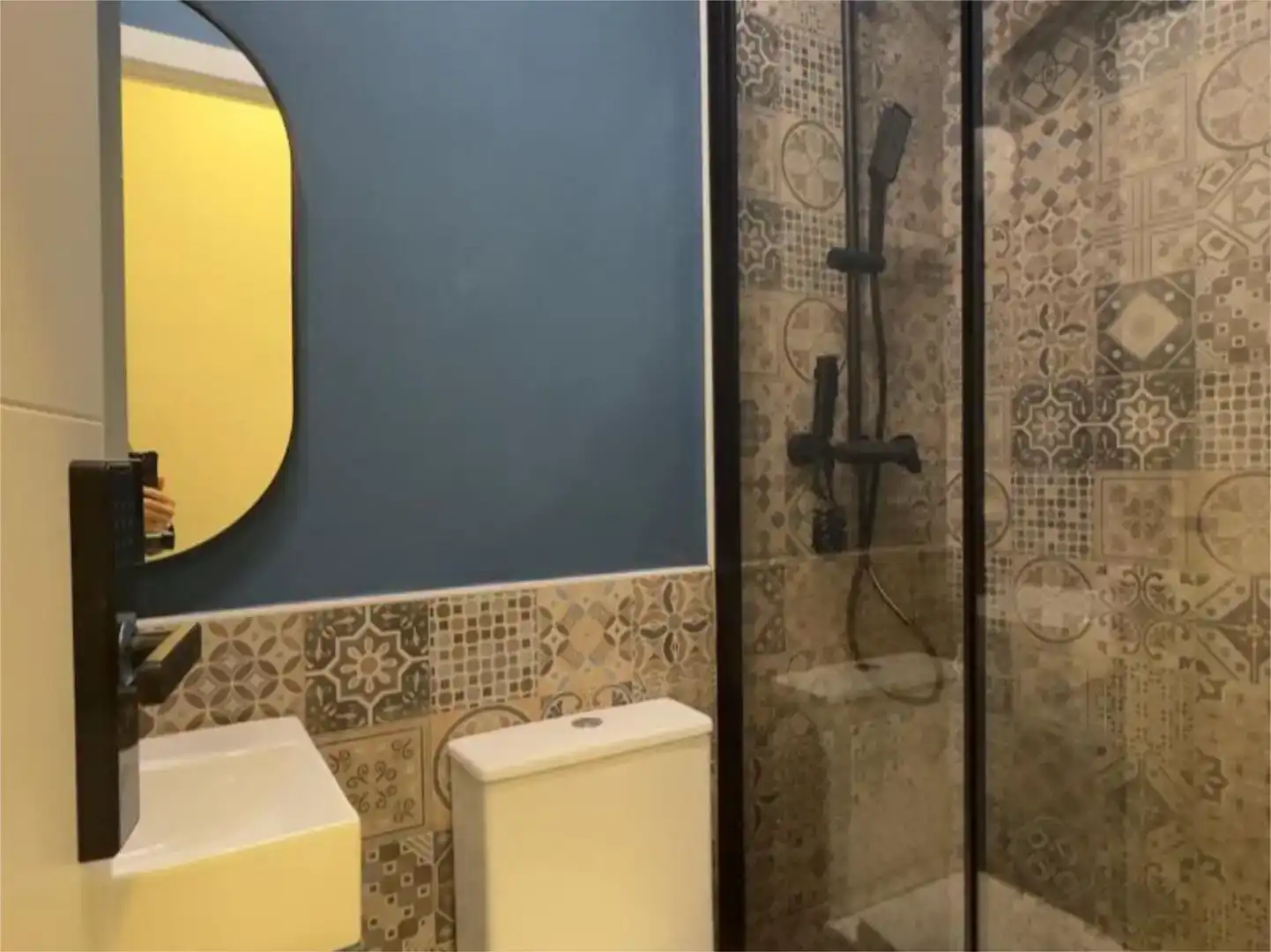 Badezimmer von Wohnungen zur Miete in  Granada Capital mit Klimaanlage und Balkon