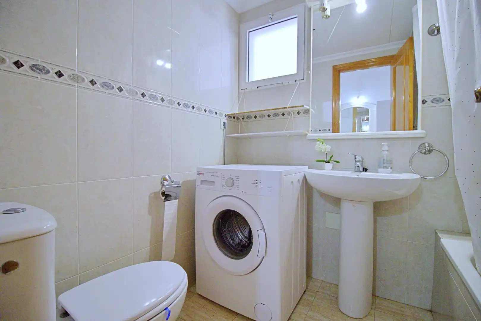 Bathroom of Flat for sale in Torrevieja  with Terrace, Furnished and Balcony