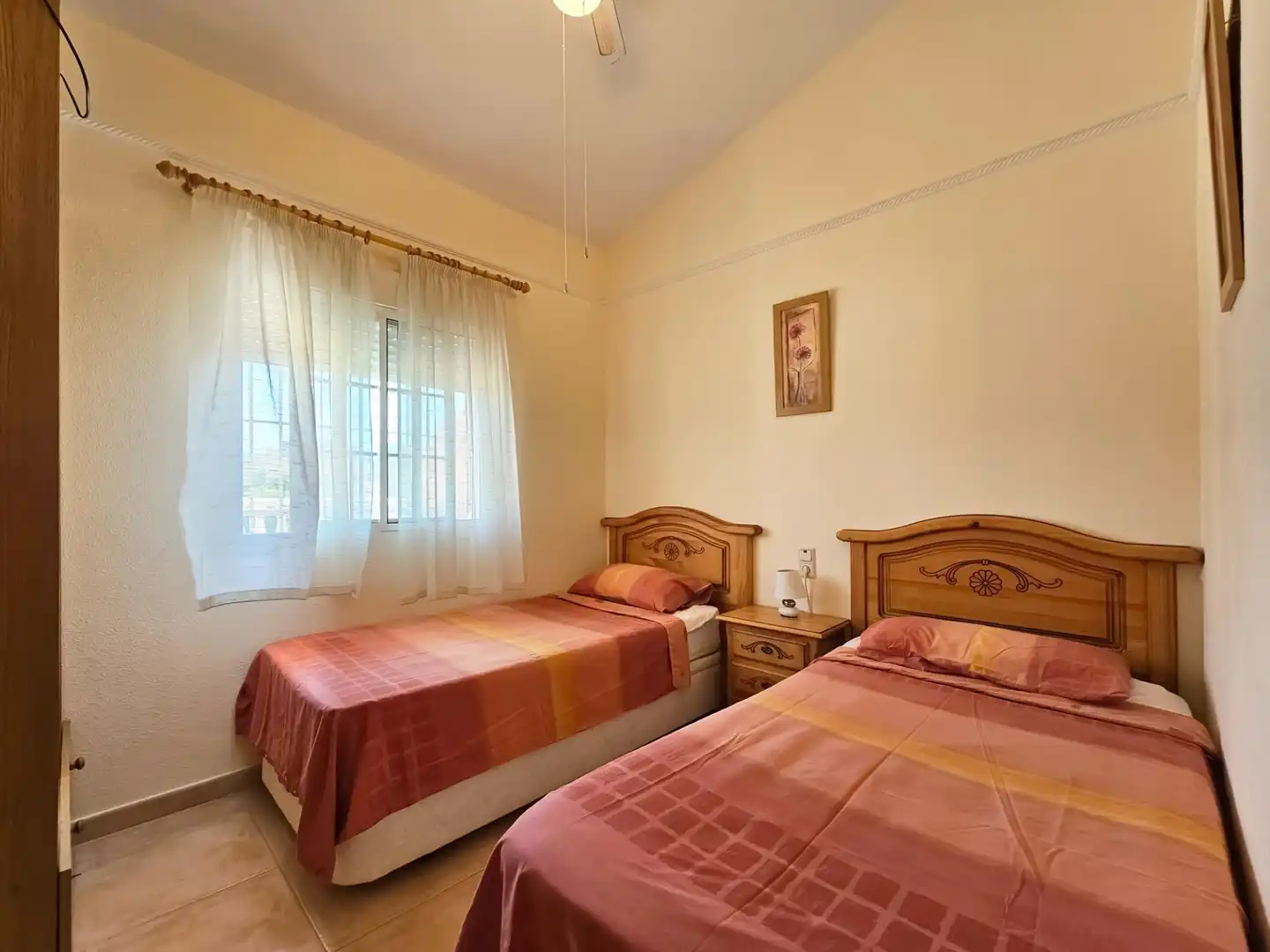 Schlafzimmer von Einfamilien-Reihenhaus zum Verkauf in Santa Pola mit Heizung, Privatgarten und Terrasse