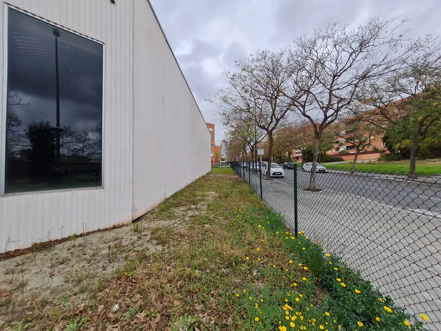 Außenansicht von Fabrikhallen zum Verkauf in Reus