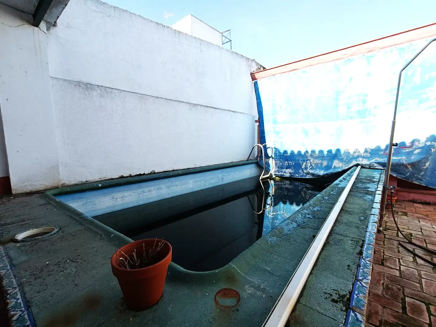 Piscina de Casa adosada en venda en Villanueva del Ariscal amb Aire condicionat, Jardí privat i Terrassa