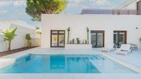 Piscina de Casa o xalet en venda en Chiclana de la Frontera amb Aire condicionat, Terrassa i Piscina