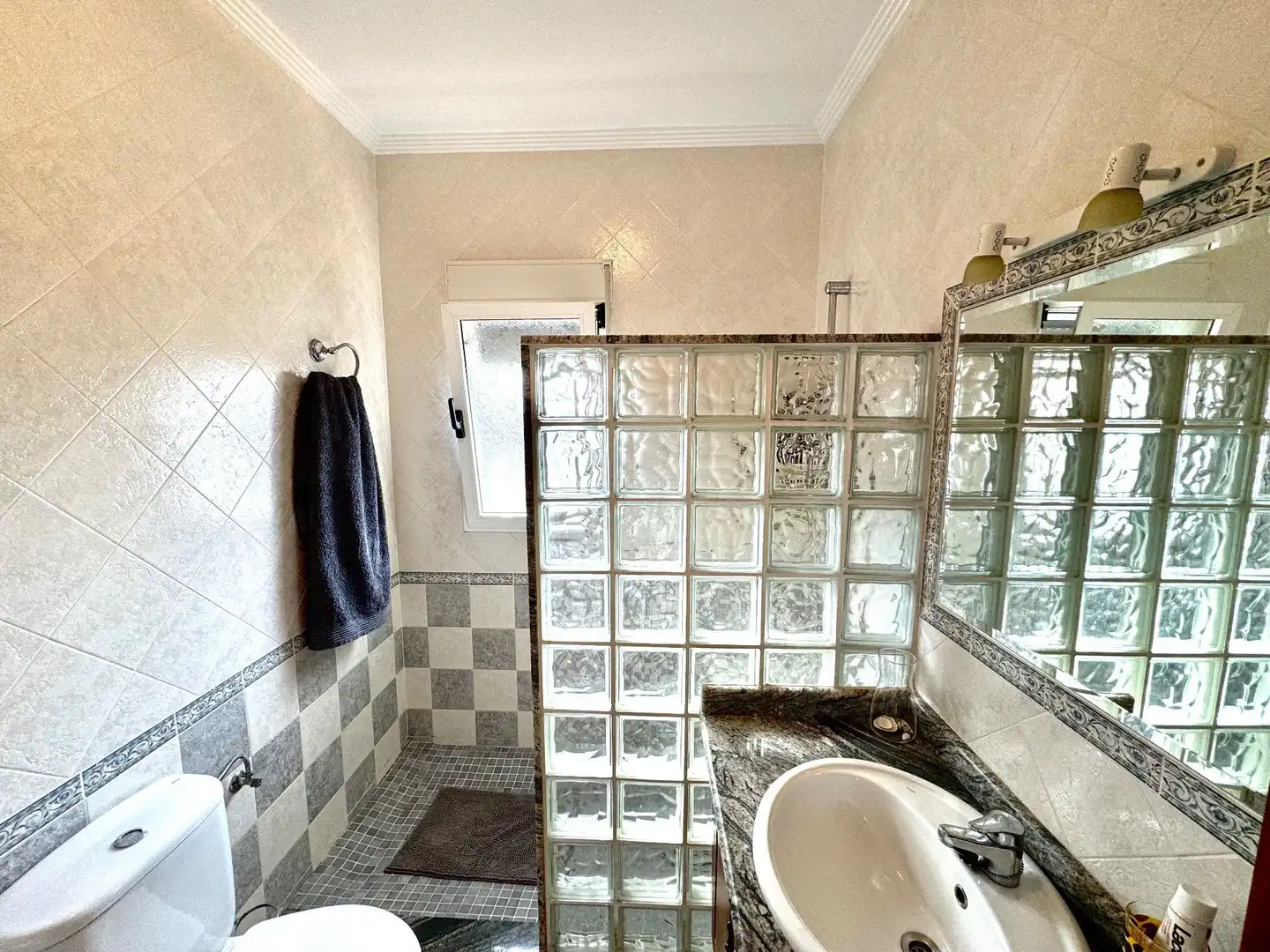 Baño de Casa o chalet de alquiler en Jacarilla con Jardín privado, Terraza y Trastero