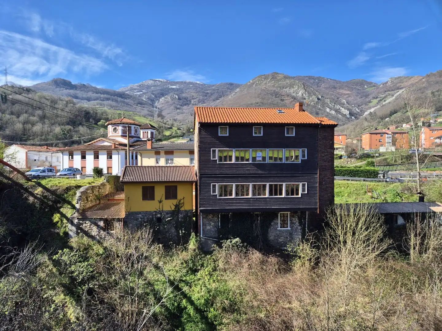 Vista exterior de Casa o chalet en venta en Lena