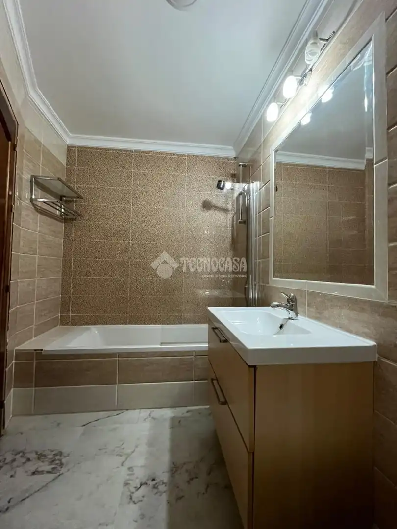 Baño de Piso en venta en Carmona, Sevilla