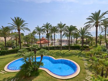 Villa avec balcon à vendre à El Faro