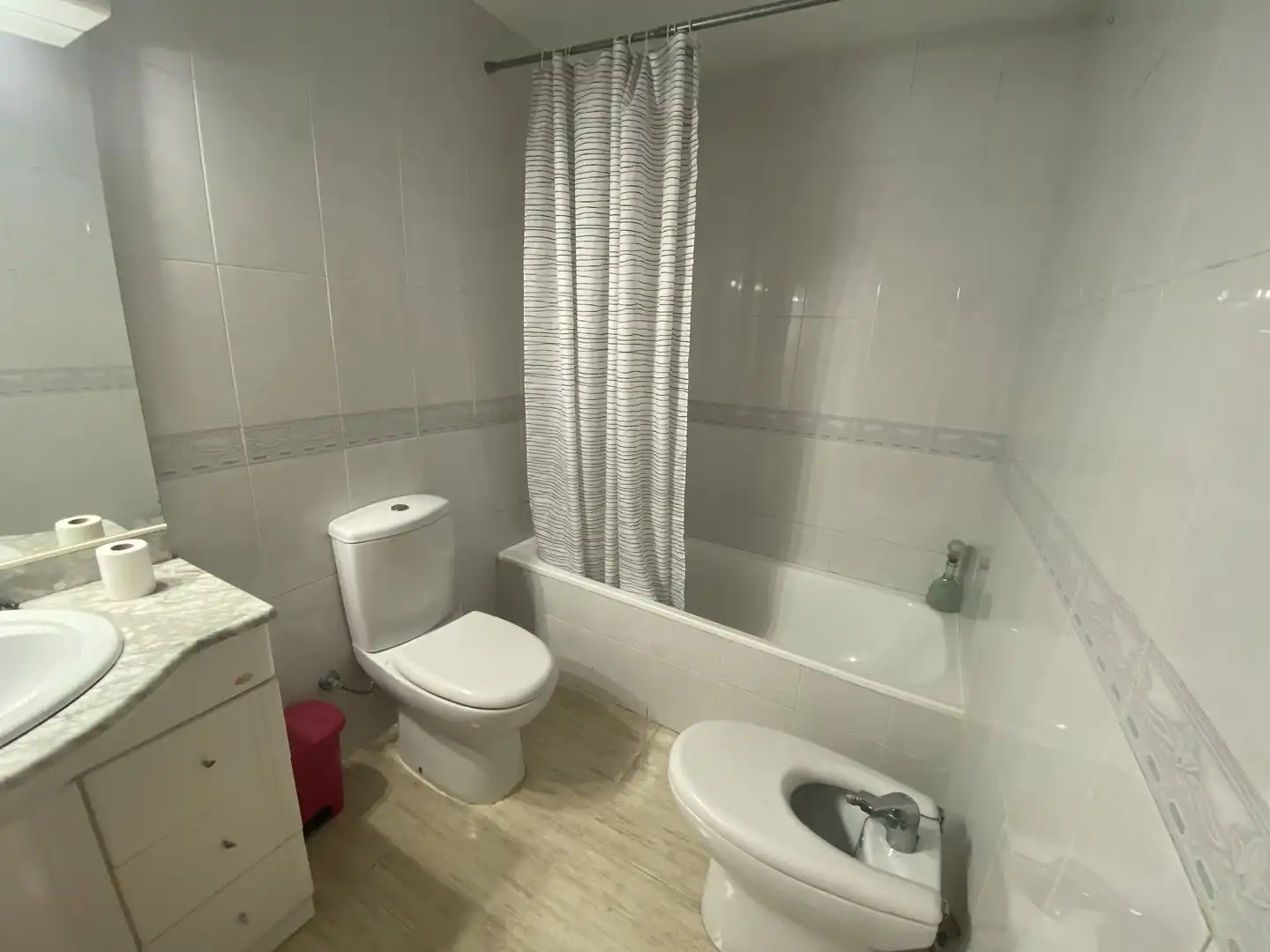 Baño de Piso en venta en Tona con Calefacción