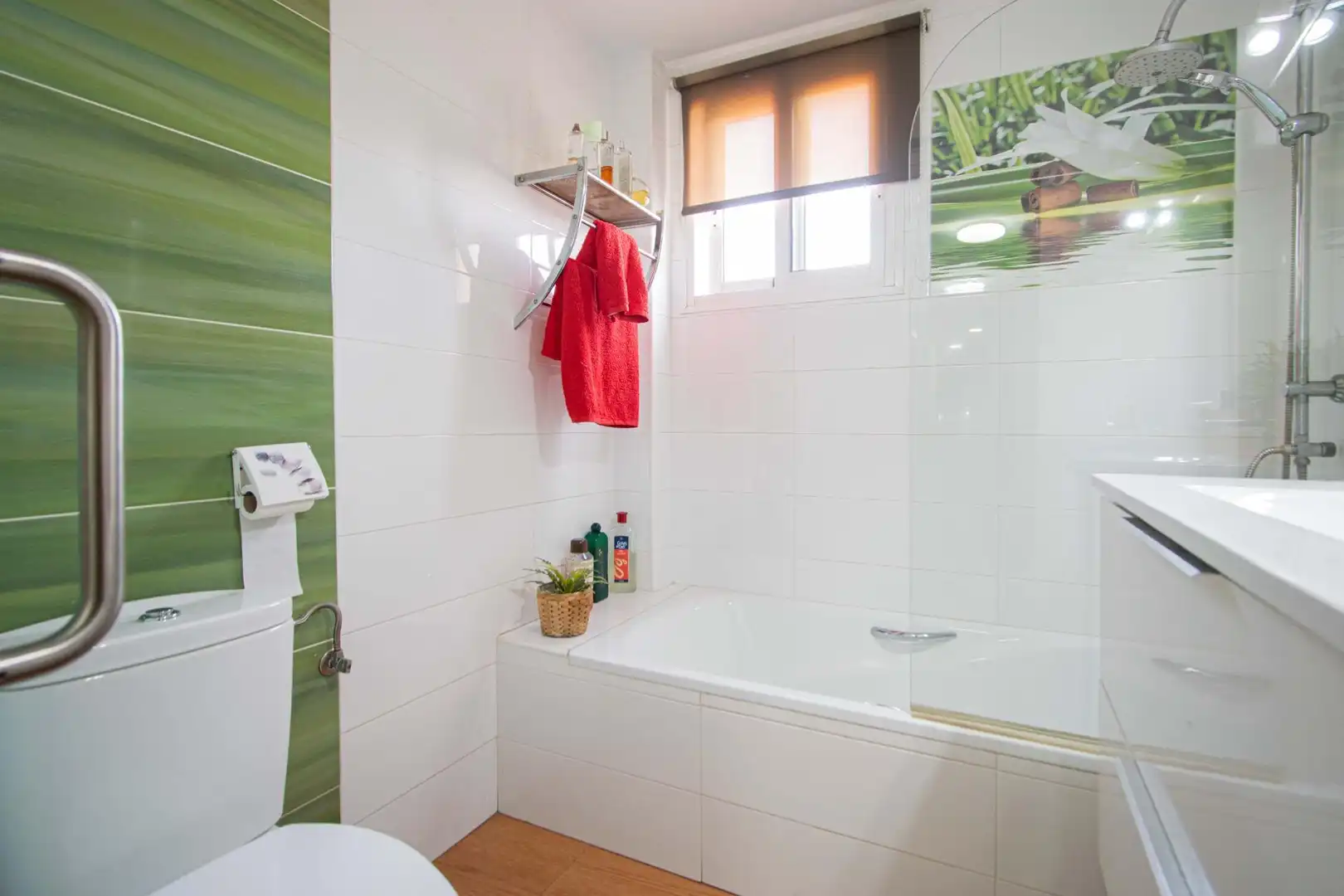 Bathroom of Attic for sale in Sevilla  with Air Conditioner, Heating and Parquet flooring
