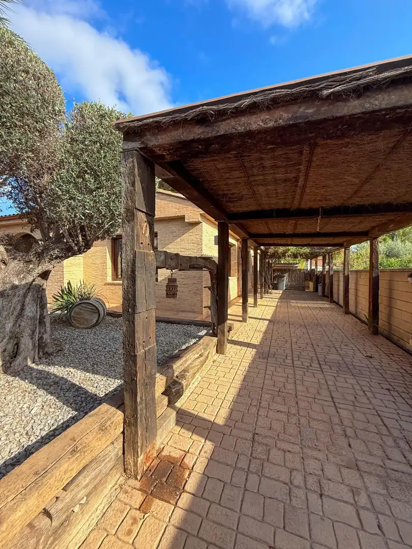 Casa o xalet de lloguer a Calle ABETOS, San Antonio de Benagéber