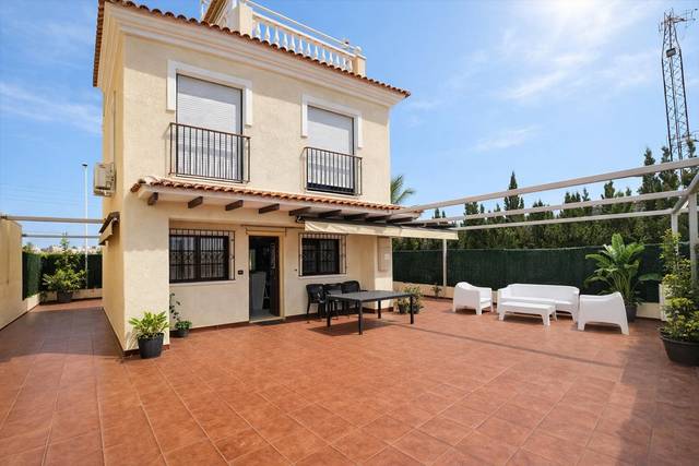 Casa-chalet en Venta en Avenida ESCANDINAVIA, 41 en Gran Vista - Olivo de Oro
