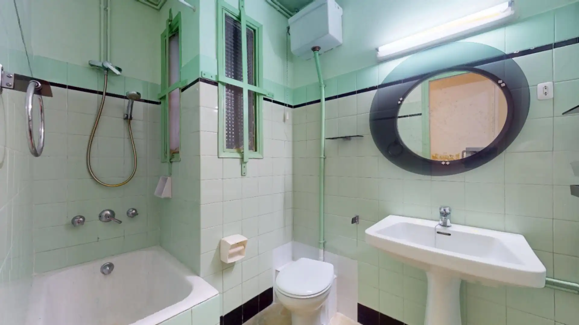Bathroom of Flat for sale in Barcelona  with Air Conditioner, Terrace and Balcony