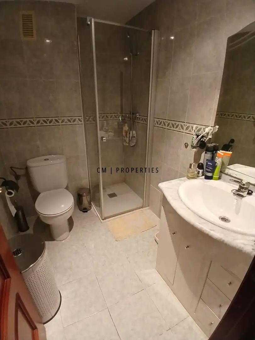 Baño de Piso de alquiler en Valencia con Aire acondicionado, Calefacción y Amueblado