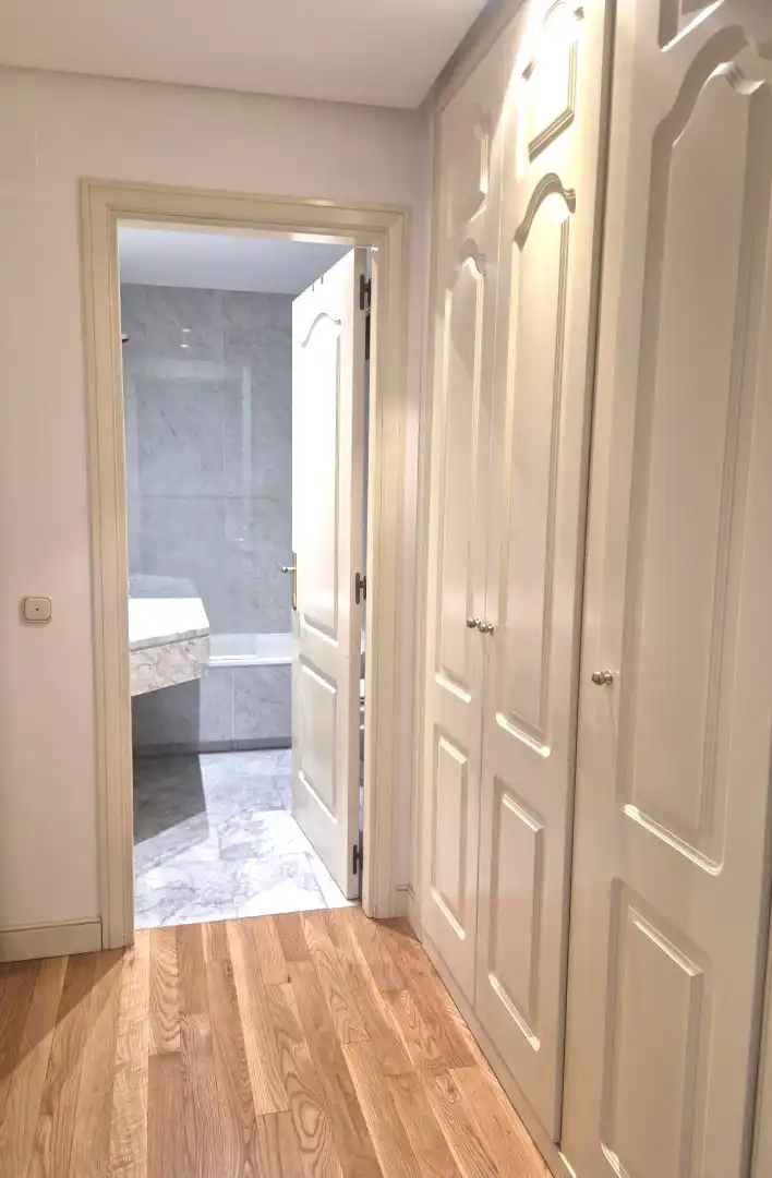 Bathroom of Apartments for rent in Madrid  with Air Conditioner, Heating and Private garden