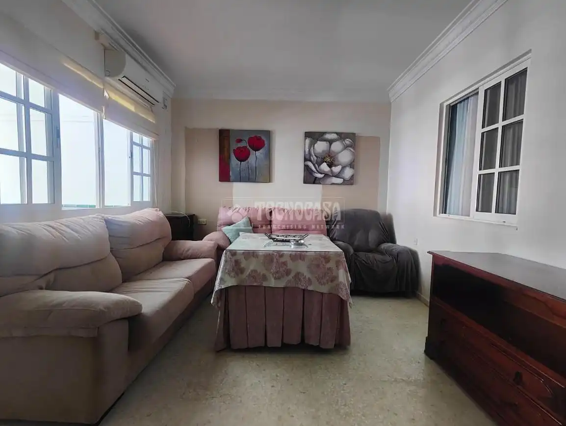 Sala d'estar de Casa o xalet en venda en Los Palacios y Villafranca amb Aire condicionat