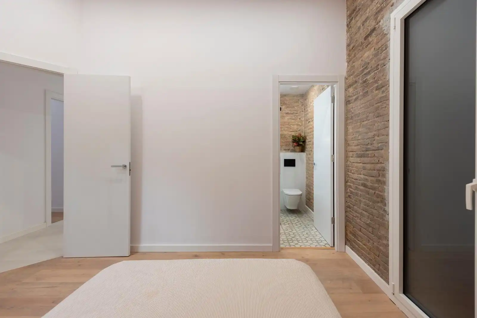 Schlafzimmer von Erdgeschoss zum Verkauf in Barcelona mit Klimaanlage, Heizung und Möbliert