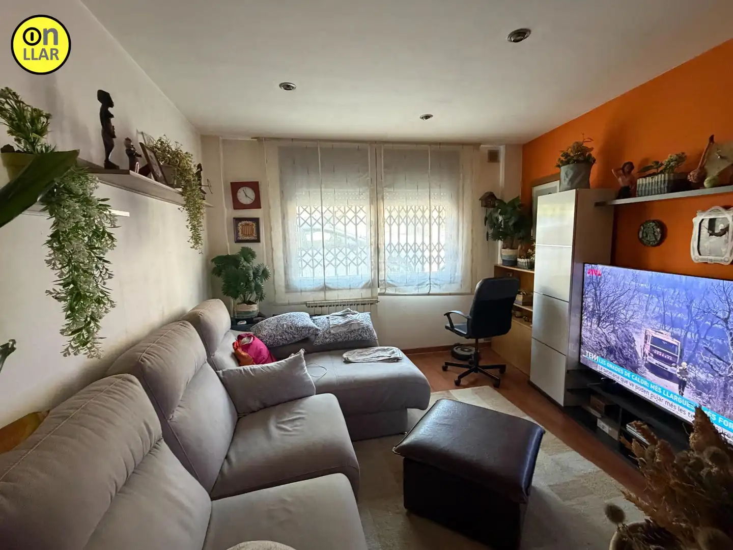 Sala d'estar de Pis en venda en Torelló amb Calefacció
