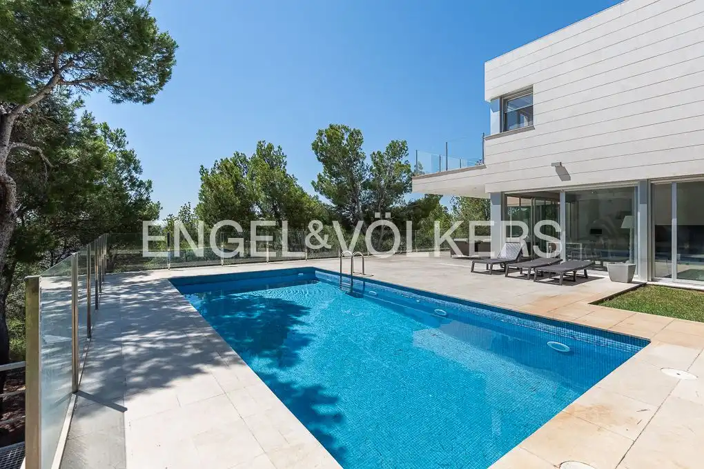 Vista exterior de Casa o chalet de alquiler en Chiva con Aire acondicionado, Calefacción y Jardín privado