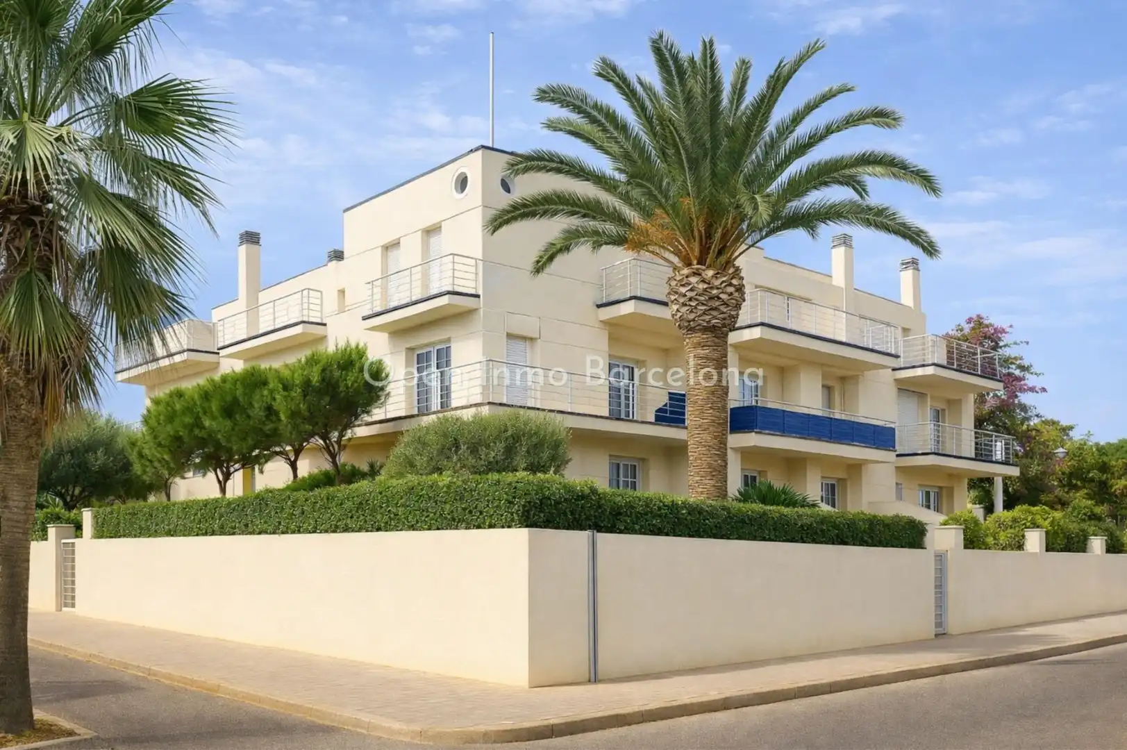 Vista exterior de Casa o chalet en venta en Vilanova i la Geltrú con Aire acondicionado, Calefacción y Jardín privado