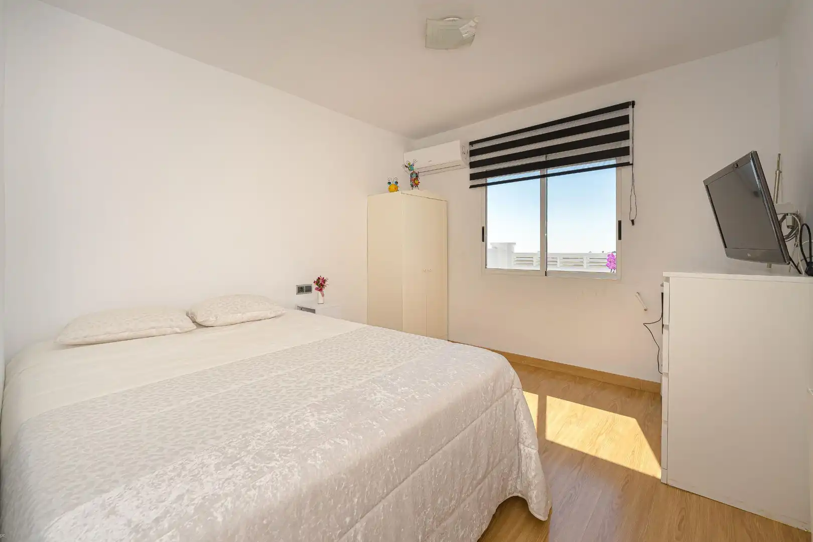 Habitación de Casa o chalet en venta en La Nucia con Aire acondicionado, Calefacción y Jardín privado