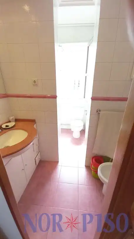 Badezimmer von Wohnung zum Verkauf in Bilbao  mit Heizung und Balkon