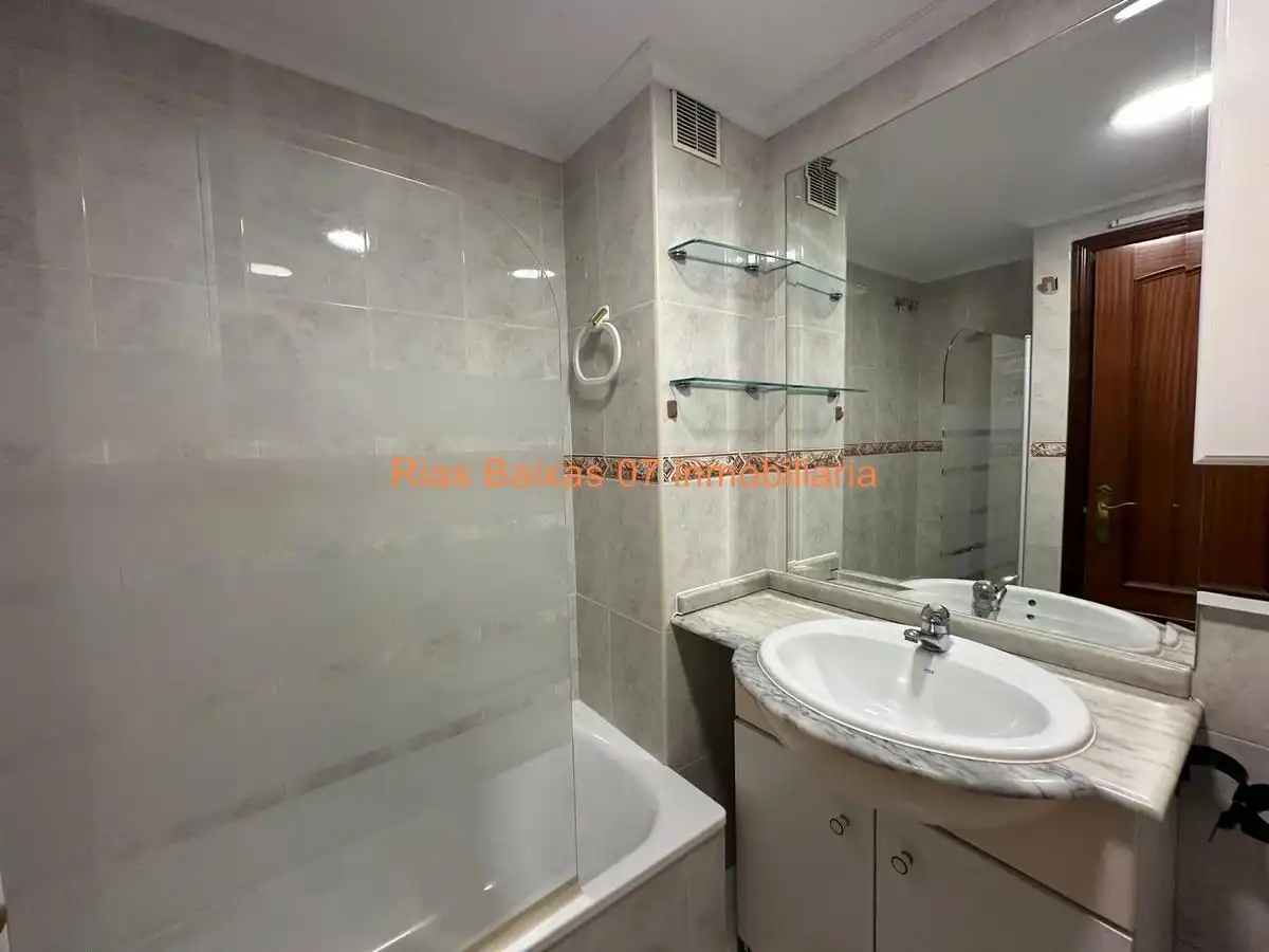 Bathroom of Flat for sale in Lavadores