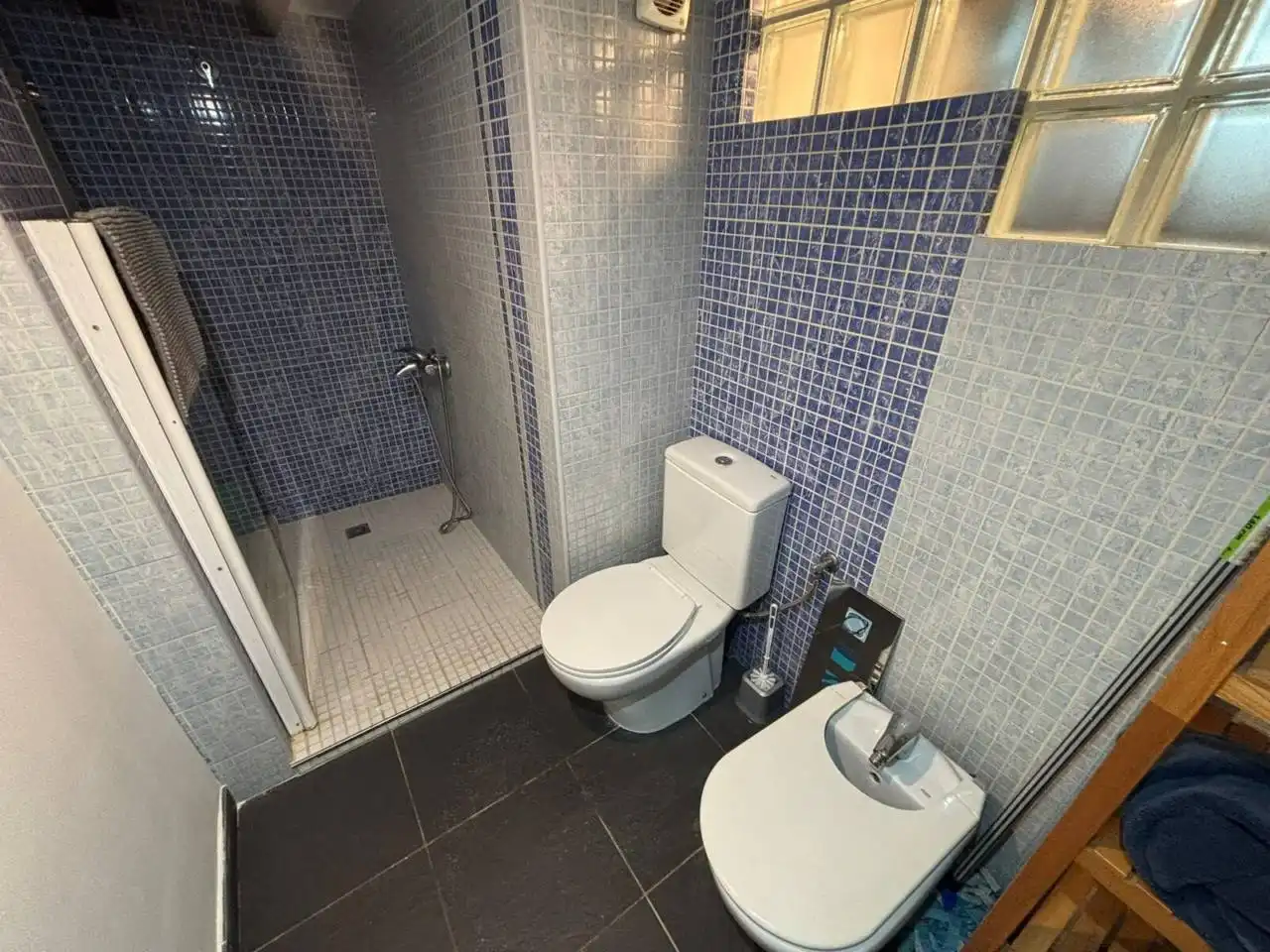 Baño de Dúplex de alquiler en Barcelona con Parquet y Amueblado