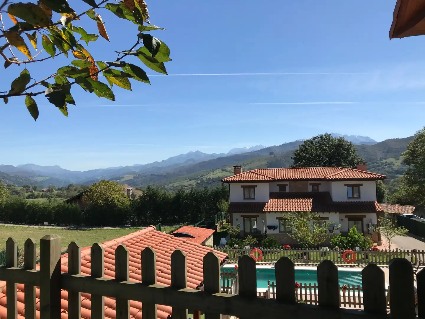 Vista exterior de Casa o chalet en venta en Parres con Jardín privado, Trastero y Piscina