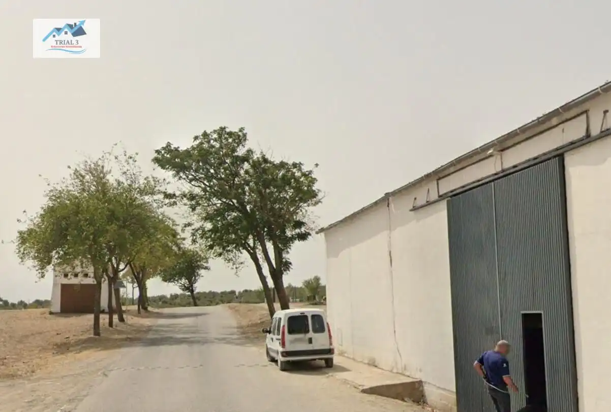 Vista exterior de Nave industrial en venta en Mengíbar