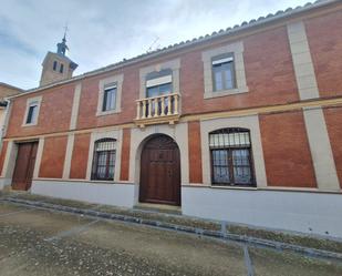 Vista exterior de Casa adosada en venda en Grajal de Campos amb Calefacció i Balcó