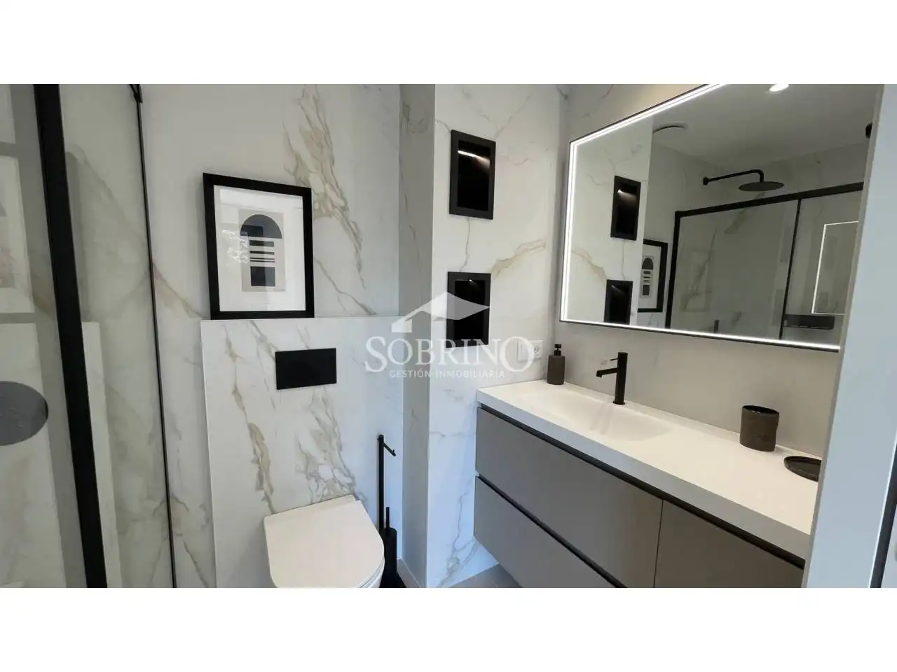 Baño de Apartamento en venta en Llanes con Aire acondicionado, Calefacción y Amueblado