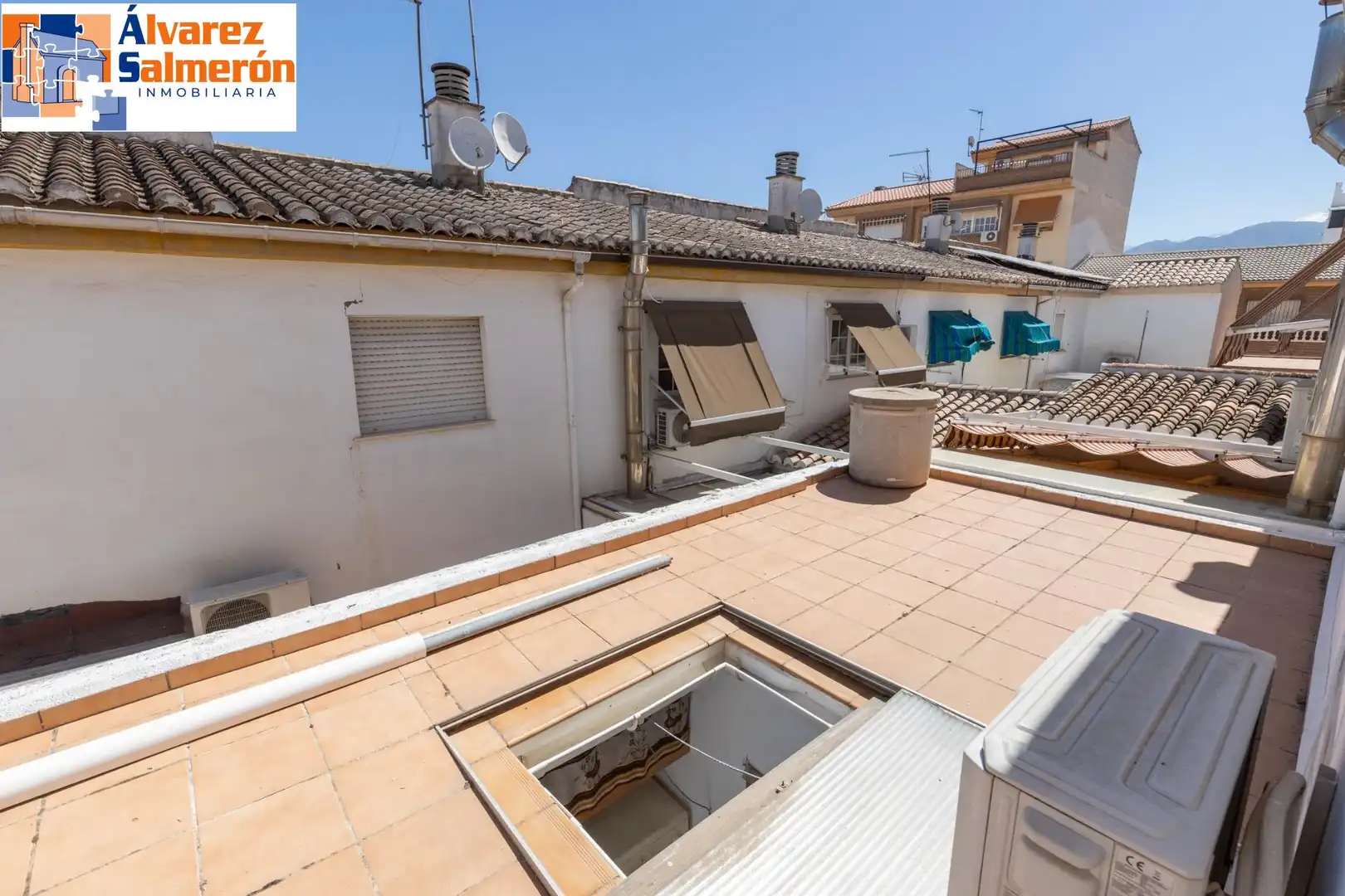 Vista exterior de Casa adosada en venda en Armilla amb Calefacció i Traster