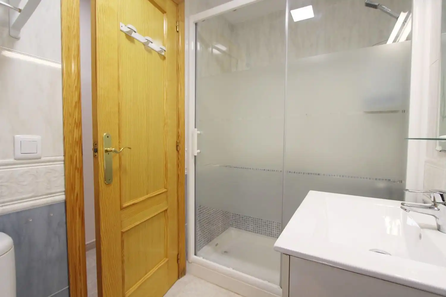 Bathroom of Flat for sale in Oropesa del Mar / Orpesa  with Air Conditioner, Terrace and Storage room
