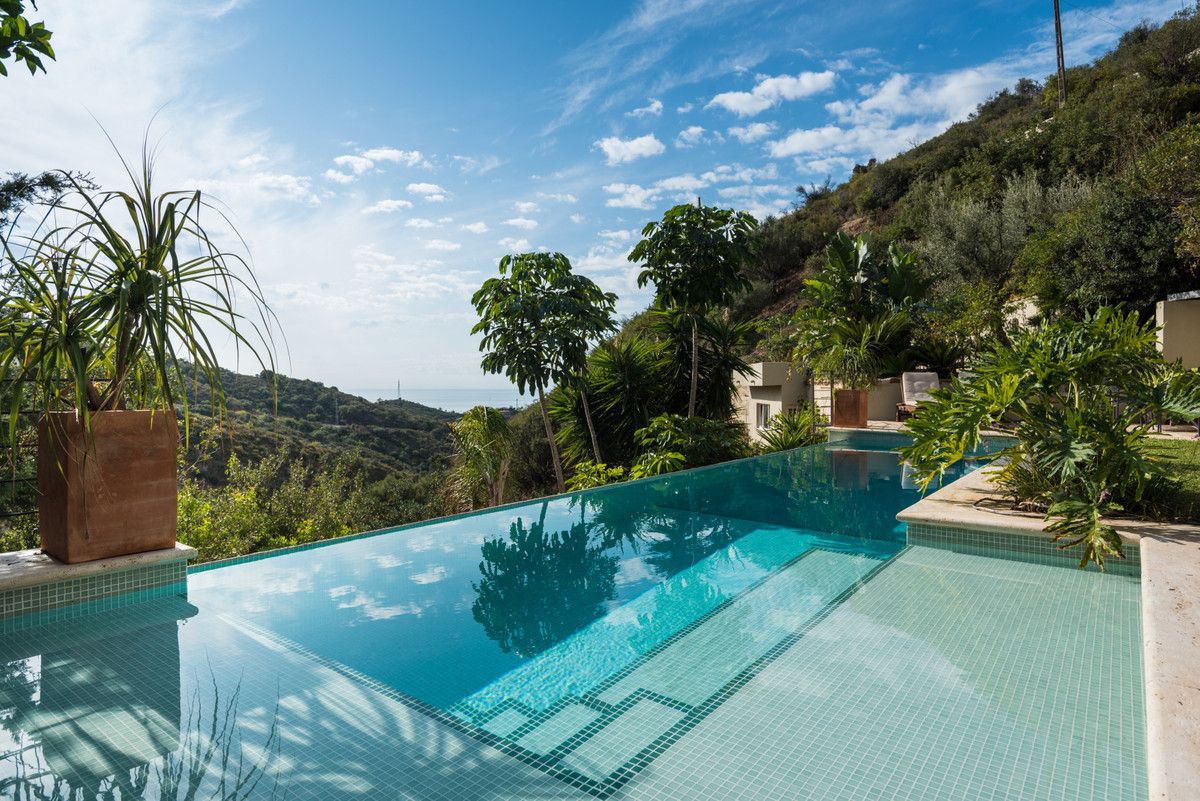 Swimming pool of House or chalet to rent in Marbella  with Air Conditioner, Private garden and Terrace