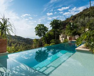 Swimming pool of House or chalet to rent in Marbella  with Air Conditioner, Private garden and Terrace