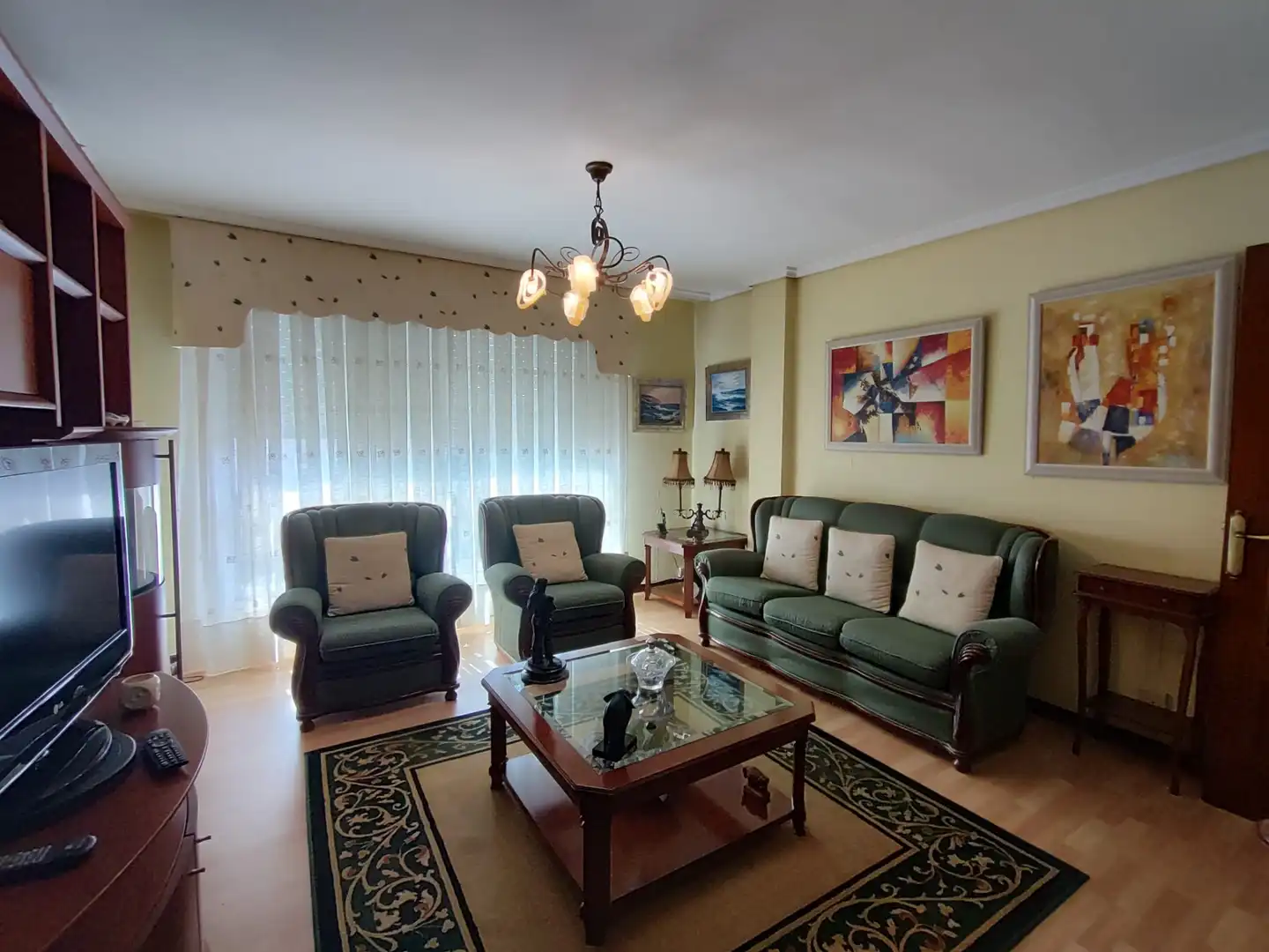 Living room of Flat for rent in Vigo   with Parquet flooring, Furnished and Oven