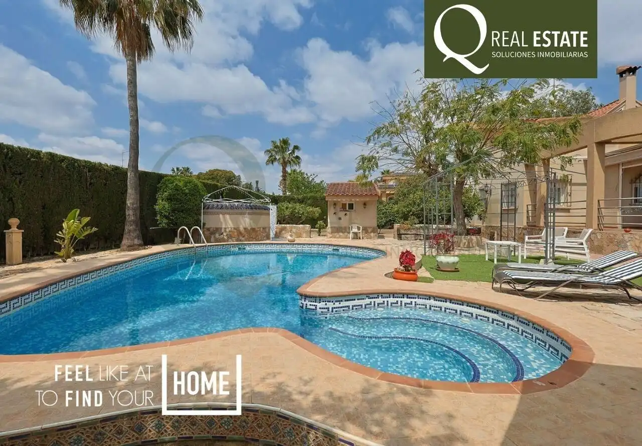Vista exterior de Casa o xalet en venda en Alicante / Alacant amb Aire condicionat, Calefacció i Jardí privat