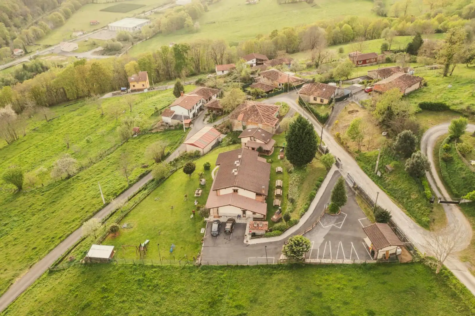 Buildings for sale in Lugar Parres, Parres